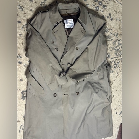 London Fog Trench Coat MensSize: 46 Long
